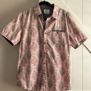 Men’s Craft + Flow button down short sleeve shirt